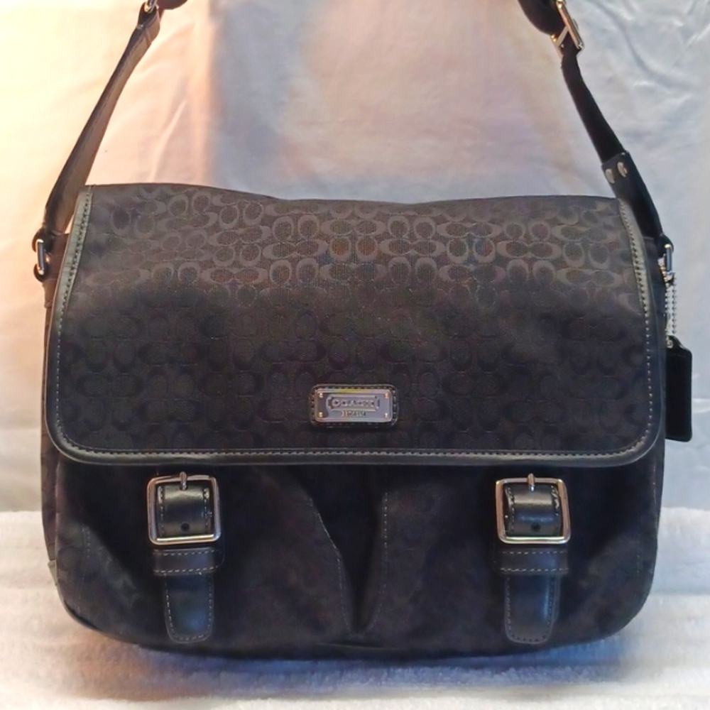 Coach Messenger Bag Unisex Like New Black w/ Hunter Green Lining. EUC!